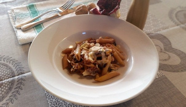 Pasta al forno con radicchio e scamorza