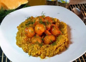 Quinoa con crema di carote speziata e zucca