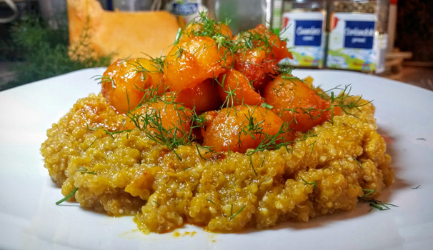 Ed ecco la quinoa con crema di carote speziata e zucca pronta da gustare.