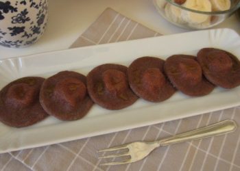 Ravioli al cacao con cuore di caprino