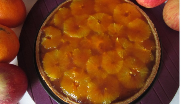 Ed ecco la torta andalusa pronta per essere servita con una buona tazza di tè. Ed ecco la torta andalusa pronta per essere servita con una buona tazza di tè.