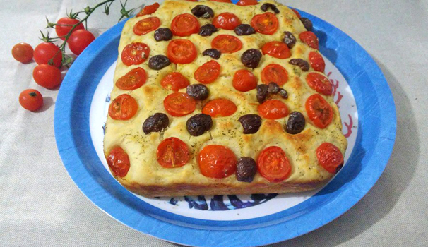 Ed ecco pronta la focaccia pugliese con bimby, da gustare così com’è o accompagnata con dei salumi.