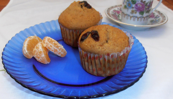 Una volta sfornati, togliete i muffin ai frutti rossi con bimby dai pirottini d’alluminio e lasciate che si raffreddino prima di servirli.
