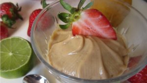 Crema-vegana-alle-fragole-ed-avocado Impiattamento finale: Crema vegana alle fragole