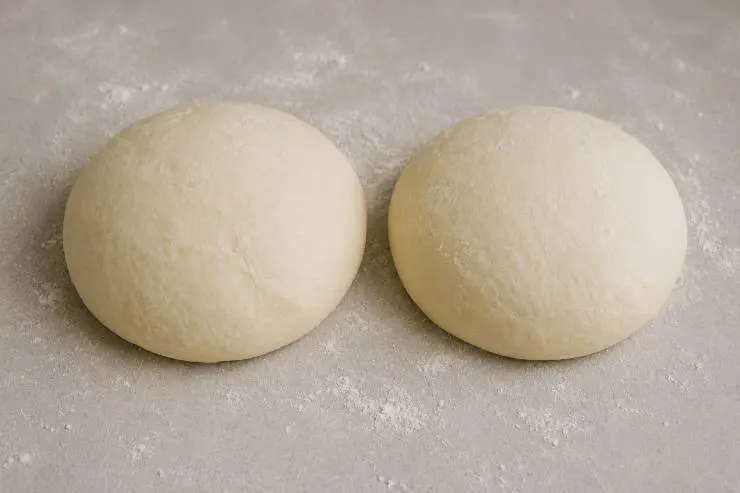 Ed ecco l’impasto per pizza con bimby pronto per essere diviso in panetti e condito a proprio gusto.
