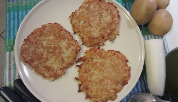 Servite subito i rosti di patate e daikon.