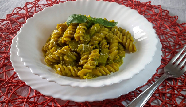 fusilli con zucchine e curcuma