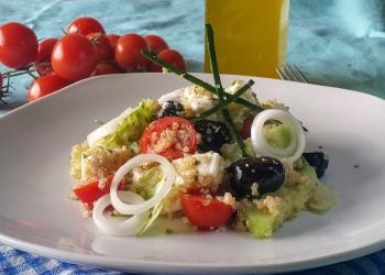 insalata greca di quinoa.