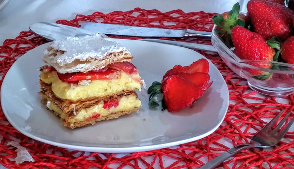 Ed ecco la vostra torta millefoglie pronta per essere gustata.