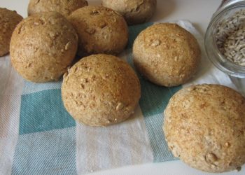 panini di farro con semi di girasole