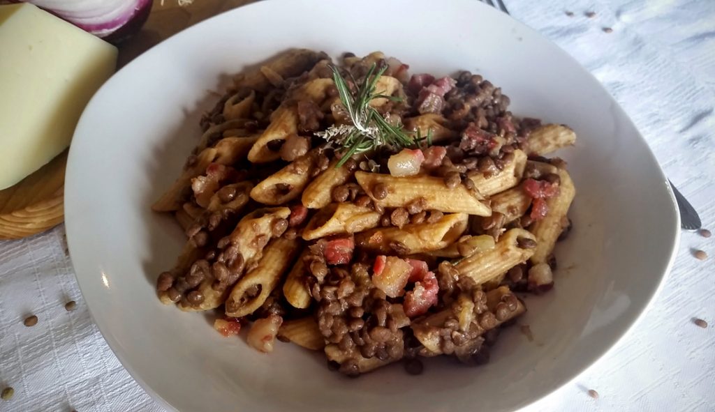 pasta integrale con lenticchie e pancetta