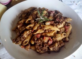 pasta integrale con lenticchie e pancetta