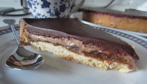 Torta di cioccolato, fichi e zenzero squisita Torta di cioccolato, fichi e zenzero squisita