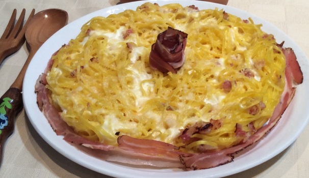 Ed ecco pronta la vostra deliziosa frittata di tagliolini e speck al forno.