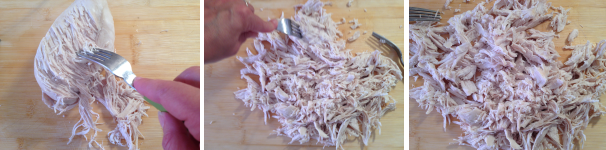 Una volta cotto il pollo, scolatelo dal brodo e lasciatelo intiepidire 10 minuti, poi aiutandovi con due forchette dovrete sfilacciarlo tutto in piccoli pezzi.