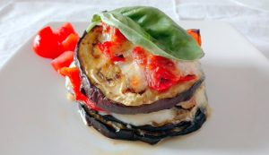 millefoglie melanzane e pesce spatola Impiattamento finale: millefoglie melanzane e pesce spatola