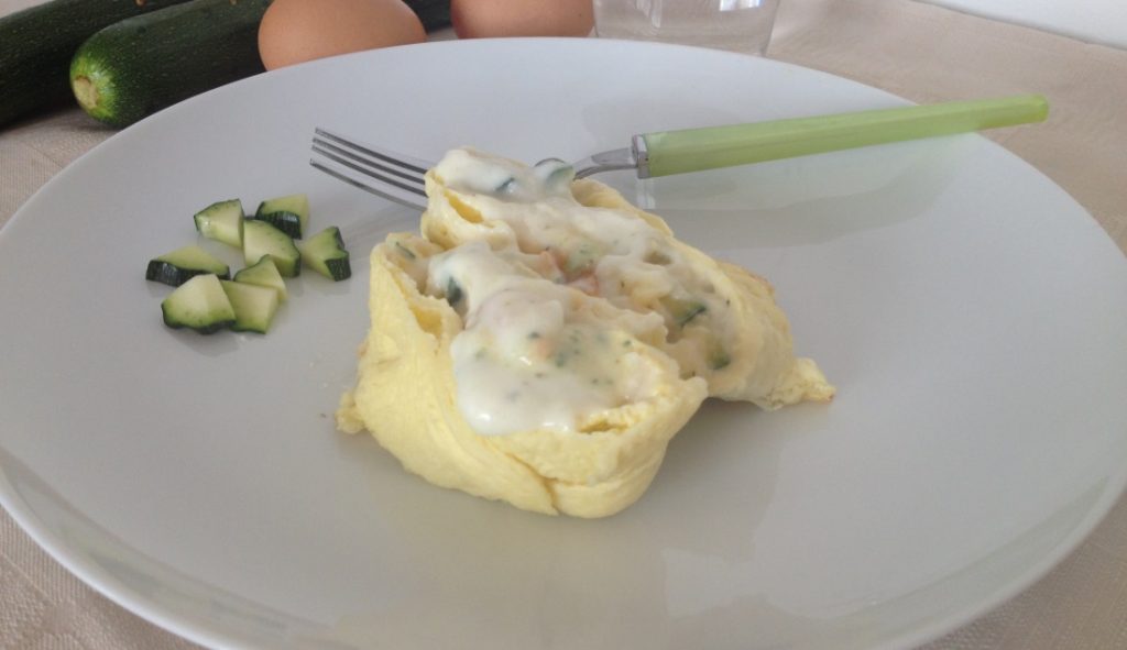 rotolo di uova con zucchine, carote e besciamella