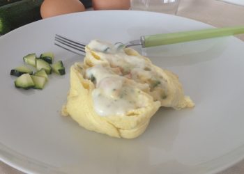 rotolo di uova con zucchine, carote e besciamella