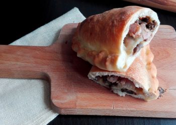 panzerotti funghi e salsiccia