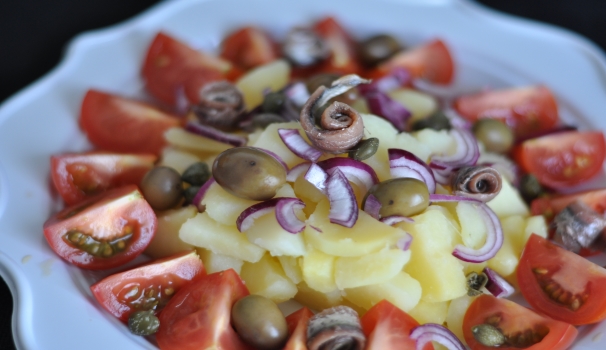Ed ecco la nostra insalata di patate mediterranea pronta per essere gustata