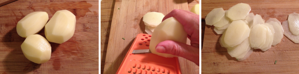 Prendete tre piccole patate, sbucciatele e lavatele. Con l’aiuto di una mandolina tagliatele a fette finissime.