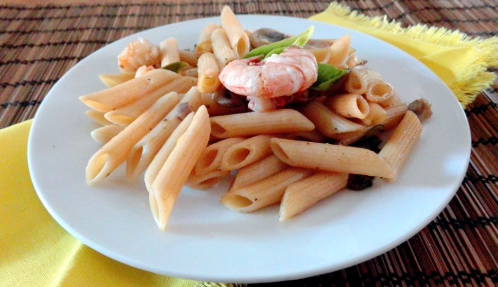 pasta di farro con funghi e mazzancolle