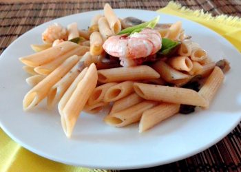 pasta di farro con funghi e mazzancolle