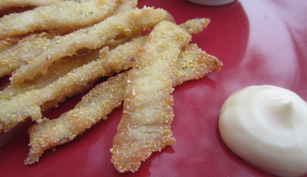 Servite i chicken fingers con le salse che preferite.