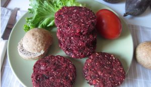 Hamburger di barbabietole e sesamo Hamburger di barbabietole e sesamo