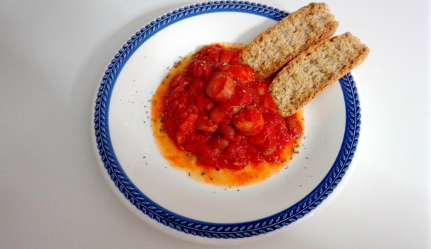 Completate con una spolverata di origano e servite la vostra gustosissima fagiolata accompagnata con dei crostini di pane.