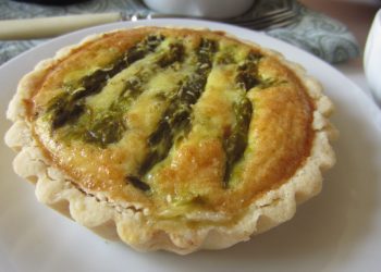 Mini quiche con asparagi e pasta frolla salata