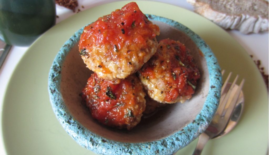 Polpette di grano saraceno e sugo di pomodoro