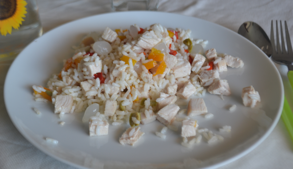 insalata di riso con pollo foto principale
