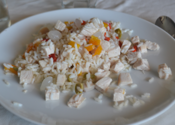 insalata di riso con pollo foto principale