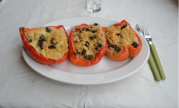 Dopo 25 minuti di cottura in forno statico a 180 gradi ecco pronti i vostri peperoni ripieni di cous cous.