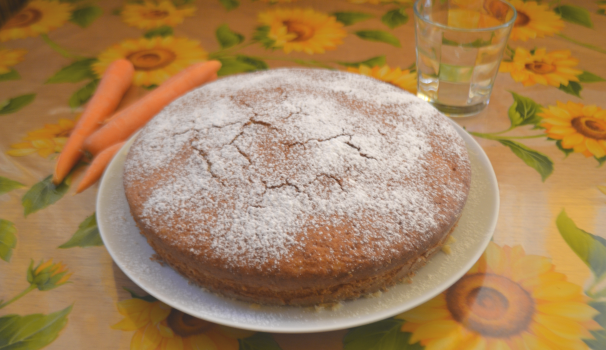 Dopo 40 minuti di cottura nel forno statico a 180 gradi ecco pronta la vostra squisita torta di carote.