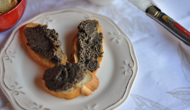 Ed ecco i nostri crostini con tapenade alle olive pronti per essere gustati!