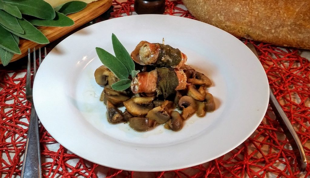 gli Involtini di lonza con champignon speziati