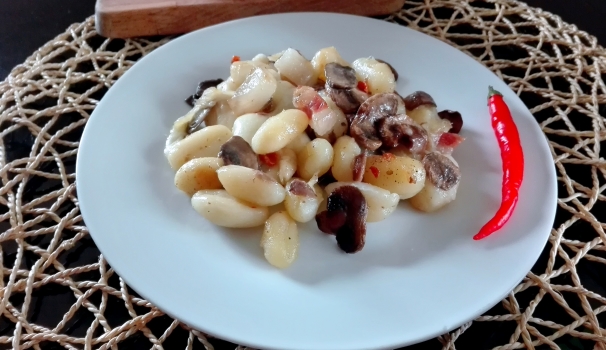 Gli gnocchetti alla boscaiola sono pronti per essere serviti ai vostri ospiti.