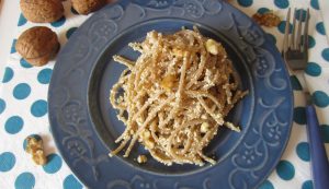 Spaghetti con tofu e noci Spaghetti con tofu e noci