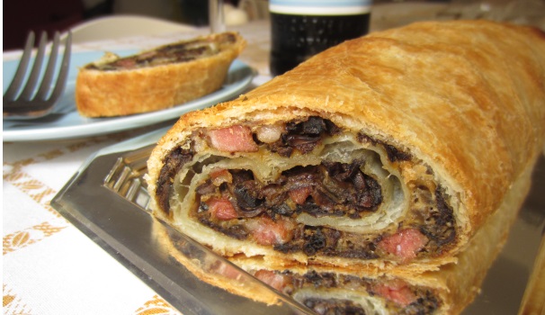 Strudel con funghi secchi e pancetta