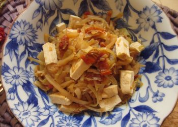 Stufato di cavolo e tofu