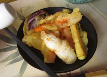 Tempura giapponese di verdure e scampo