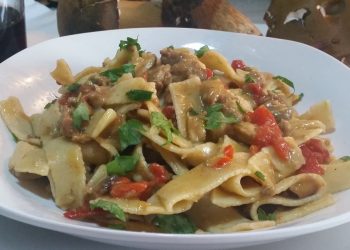 pappardelle ai funghi porcini con salsiccia