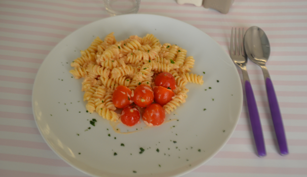 Dopo aver leggermente mescolato il tutto, la vostra pasta alla polpa di granchio è pronta da servire in tavola!