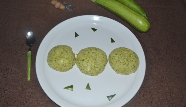 Dopo 25 minuti di cottura potete sfornare i vostri magnifici tortini di zucchine con cuore filante.