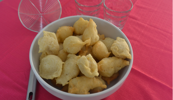 Dopo averle cosparse con un po’ di sale ecco pronte le vostre zeppole di pasta cresciuta.