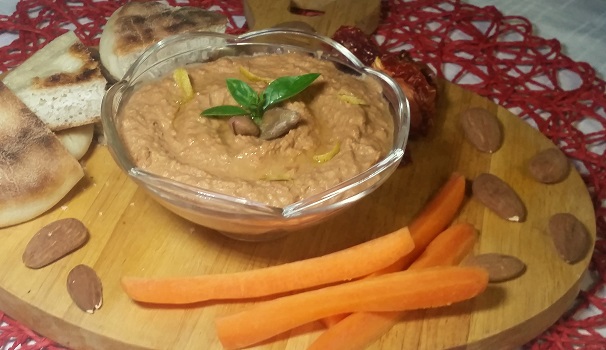 Ed ecco l’hummus alla siciliana pronto da servire.