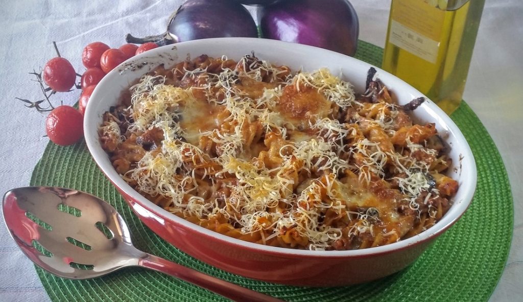 pasta al forno con ragù di maiale e melanzane