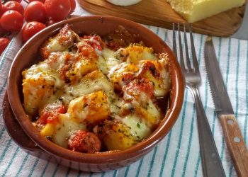 Impiattamento finale: gnocchi di polenta con pomodoro e mozzarella